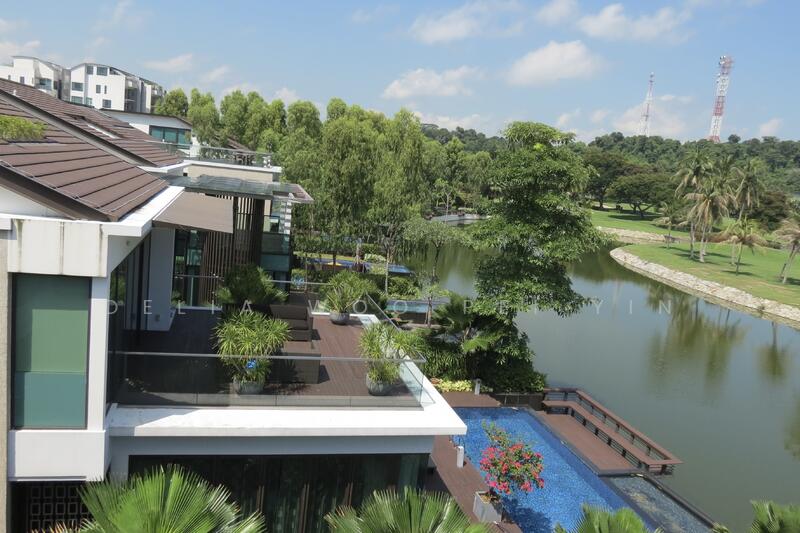 2 Storey Detached Houses With Attic Along Ocean Drive
