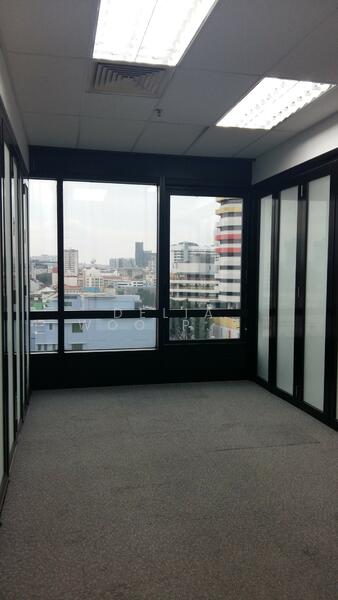Prime District 7 Retail Unit For Sale!
