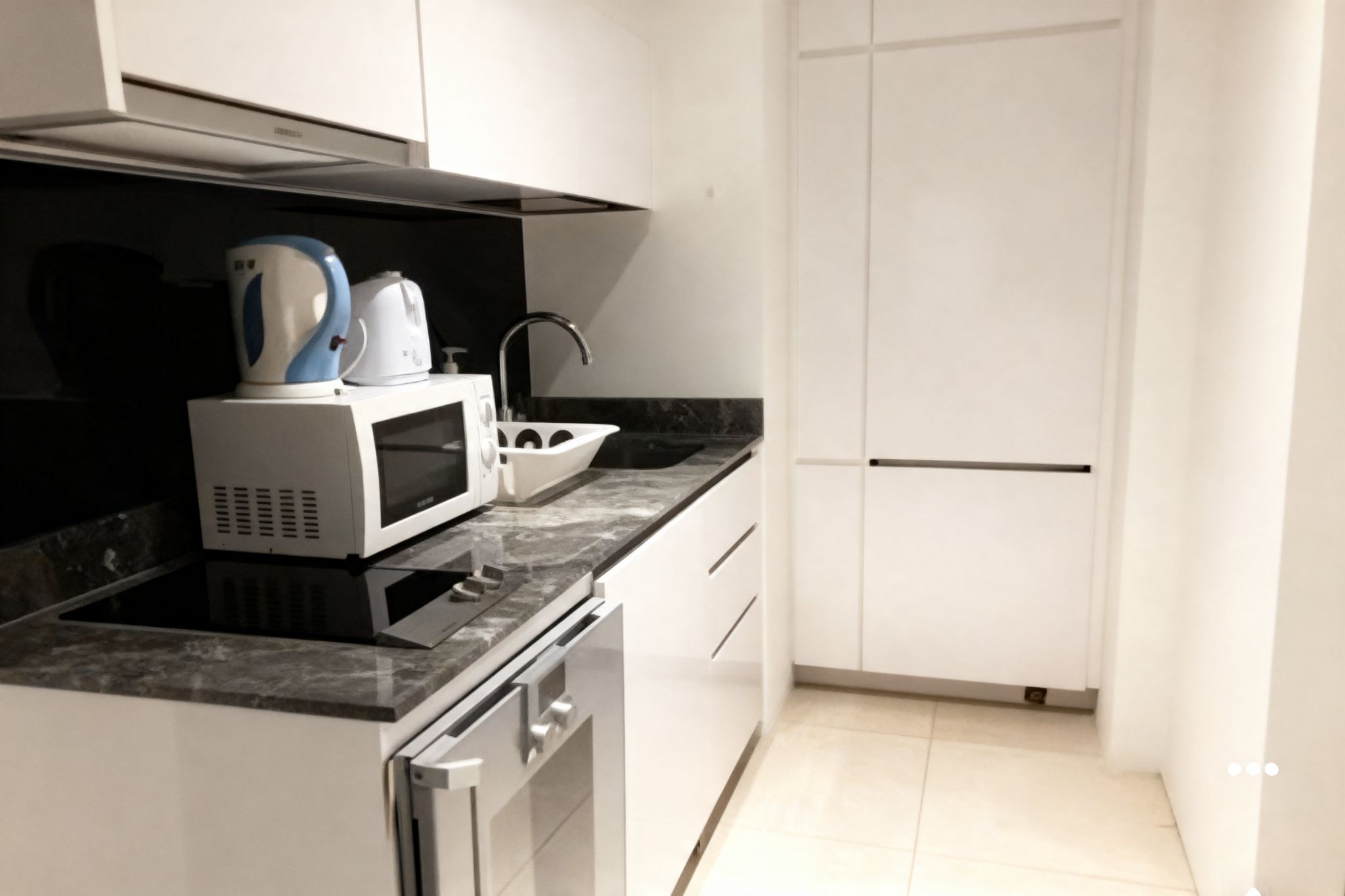 ROBINSON SUITES